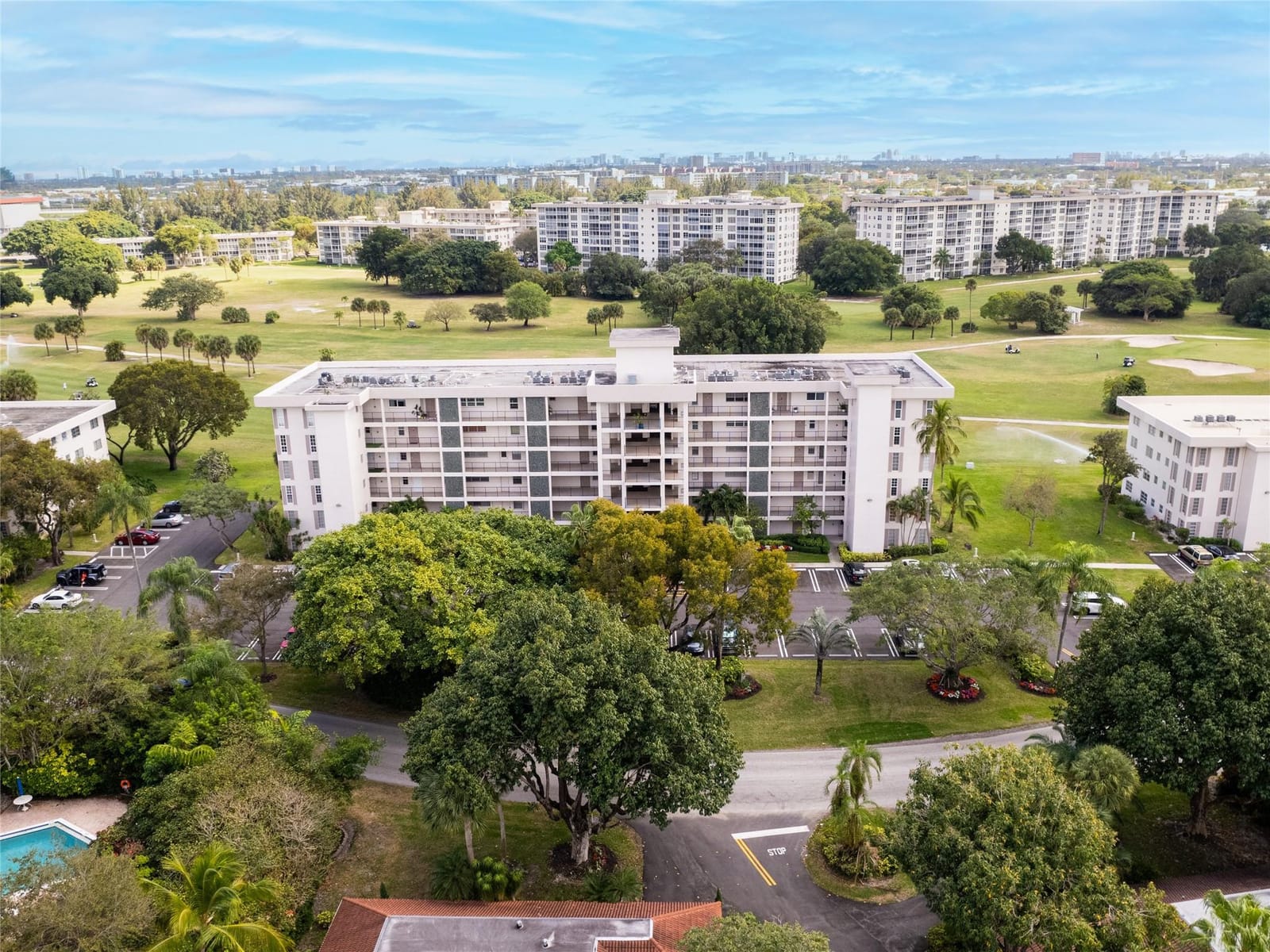 2850 N Palm Aire Drive 601 — photo 3