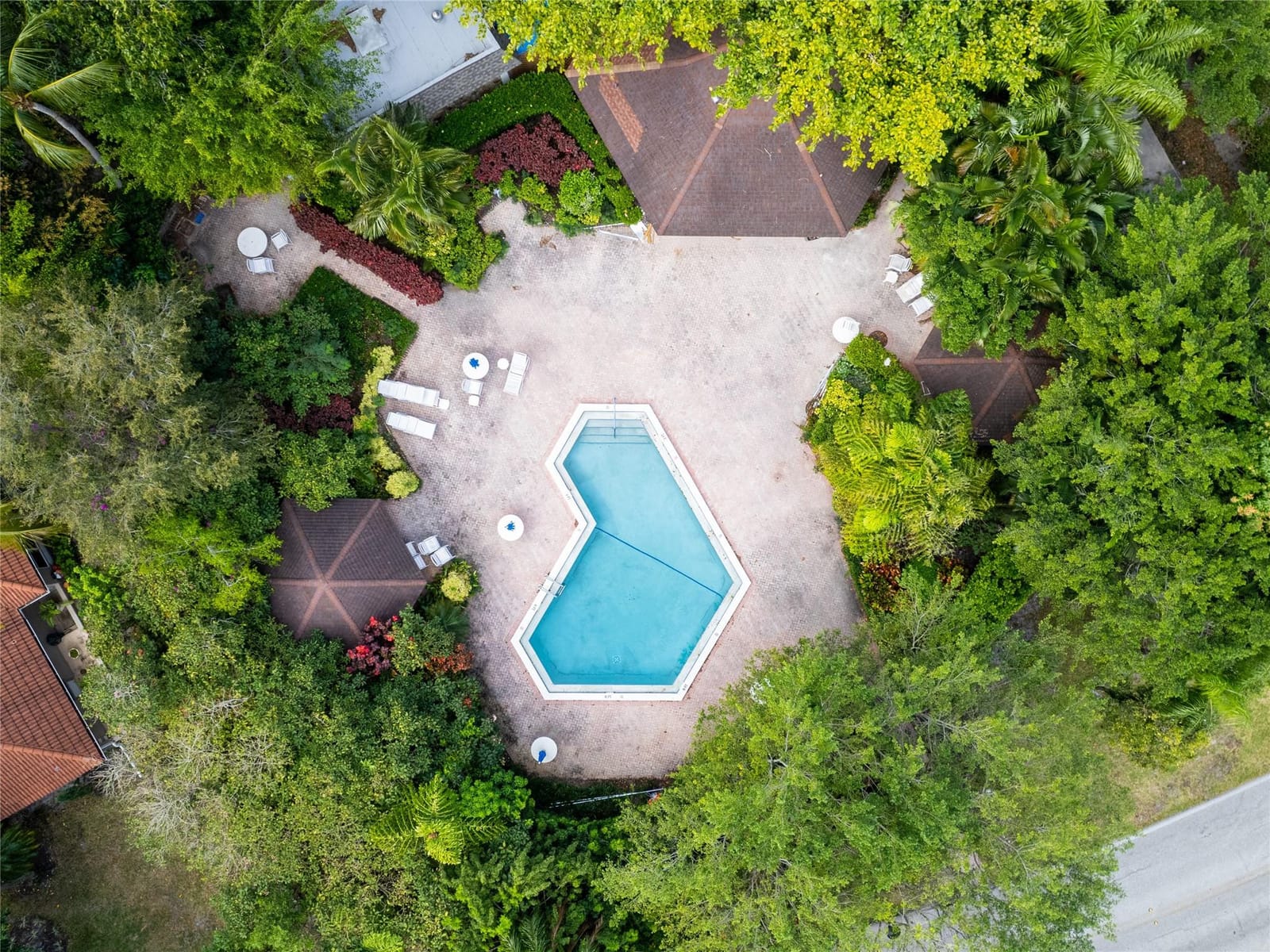 2850 N Palm Aire Drive 601 — photo 8