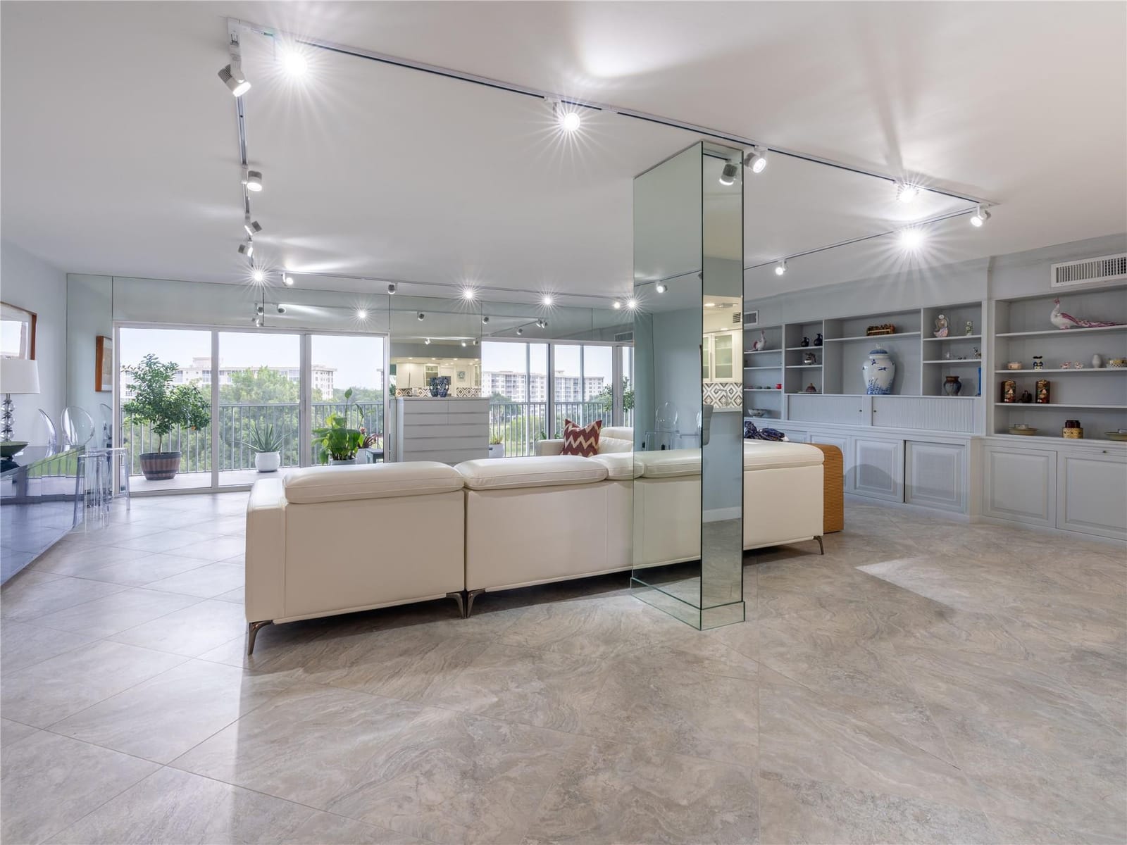 2850 N Palm Aire Drive 601 — photo 10