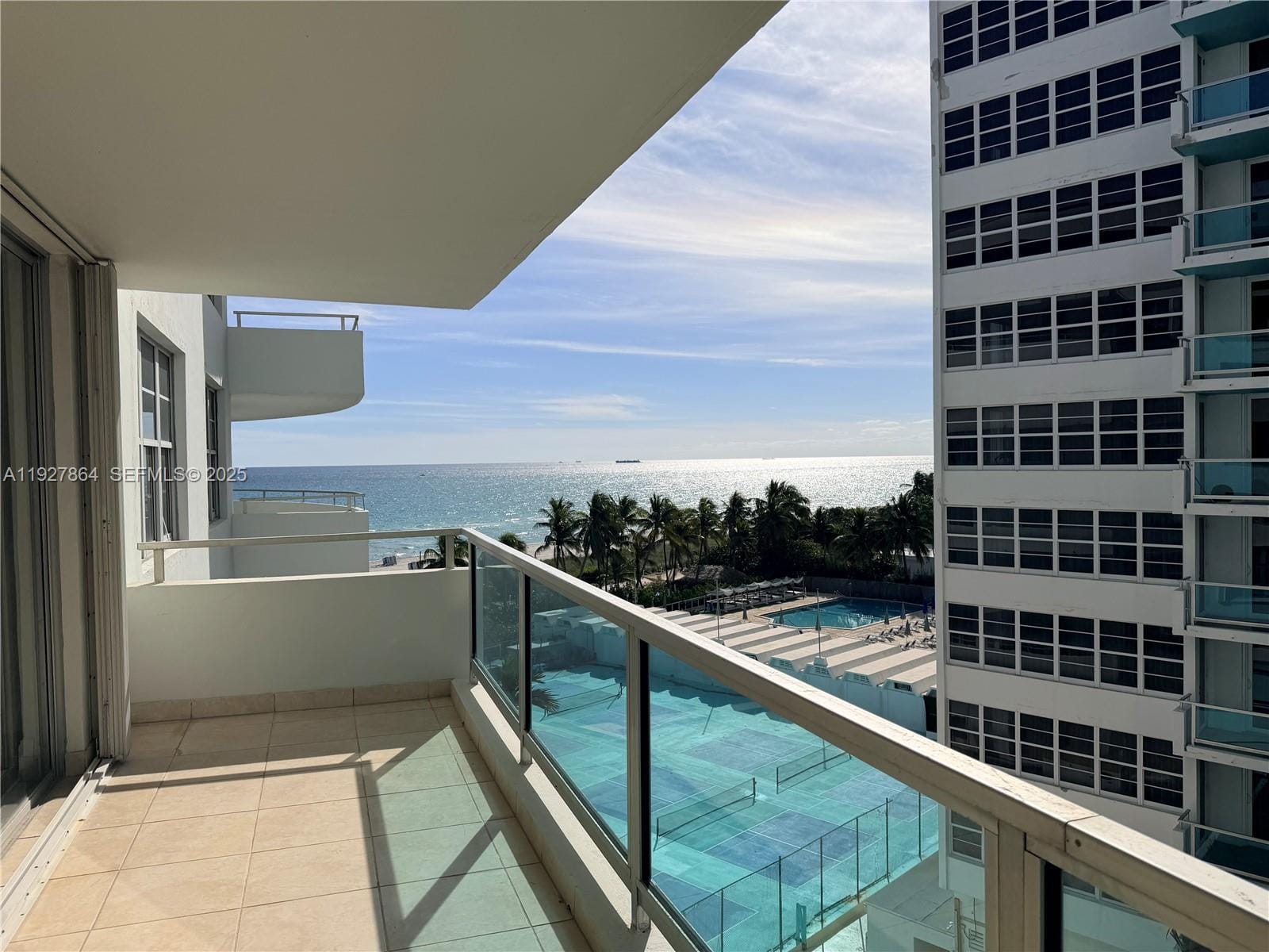 5151 Collins Avenue 730 + DEN — photo 3