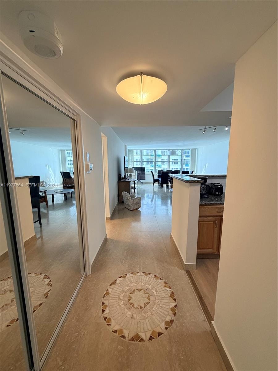 5151 Collins Avenue 730 + DEN — photo 4