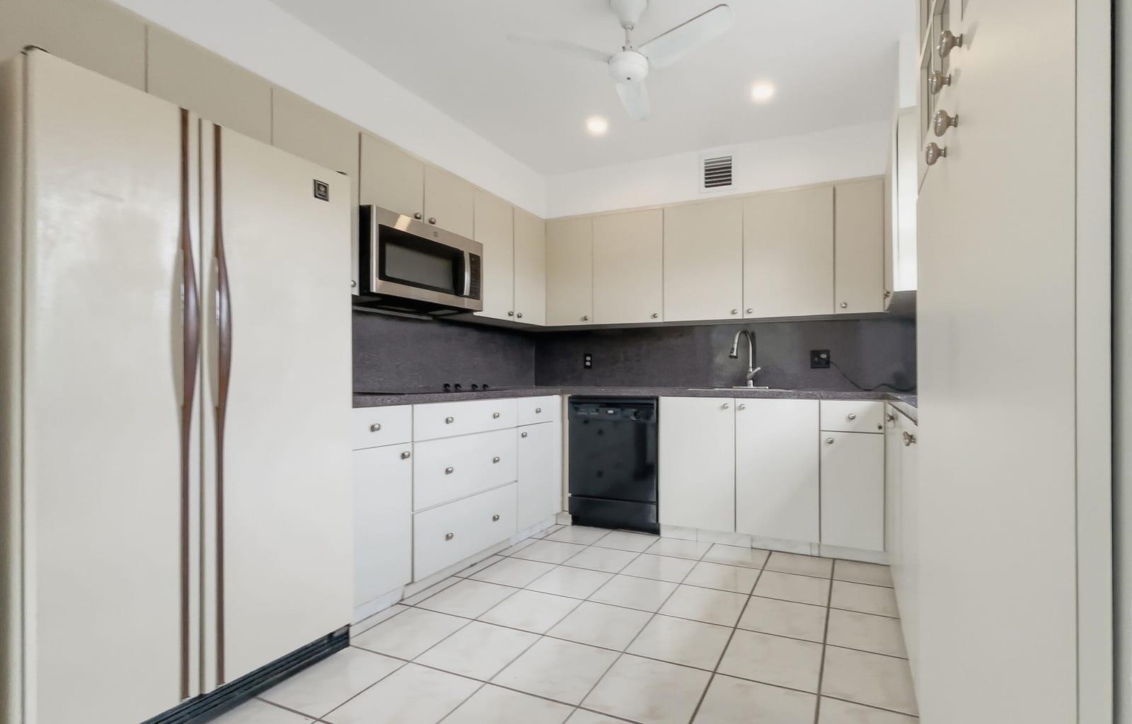 101 SW 132nd Way 418J — photo 4