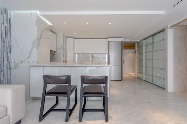 6423 Collins Avenue 304, Miami Beach, FL 33141