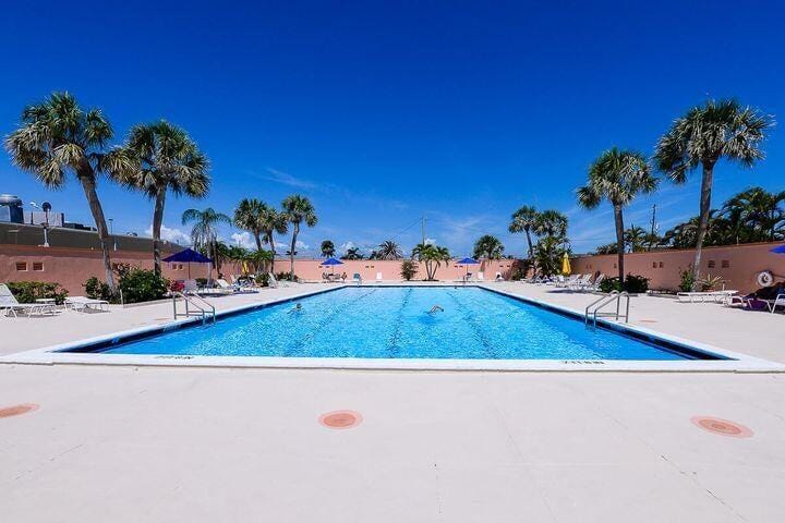 1200 Colonnades Drive 202 — photo 4