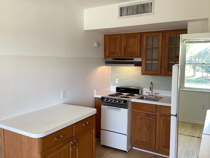 1200 Colonnades Drive 202 — photo 9