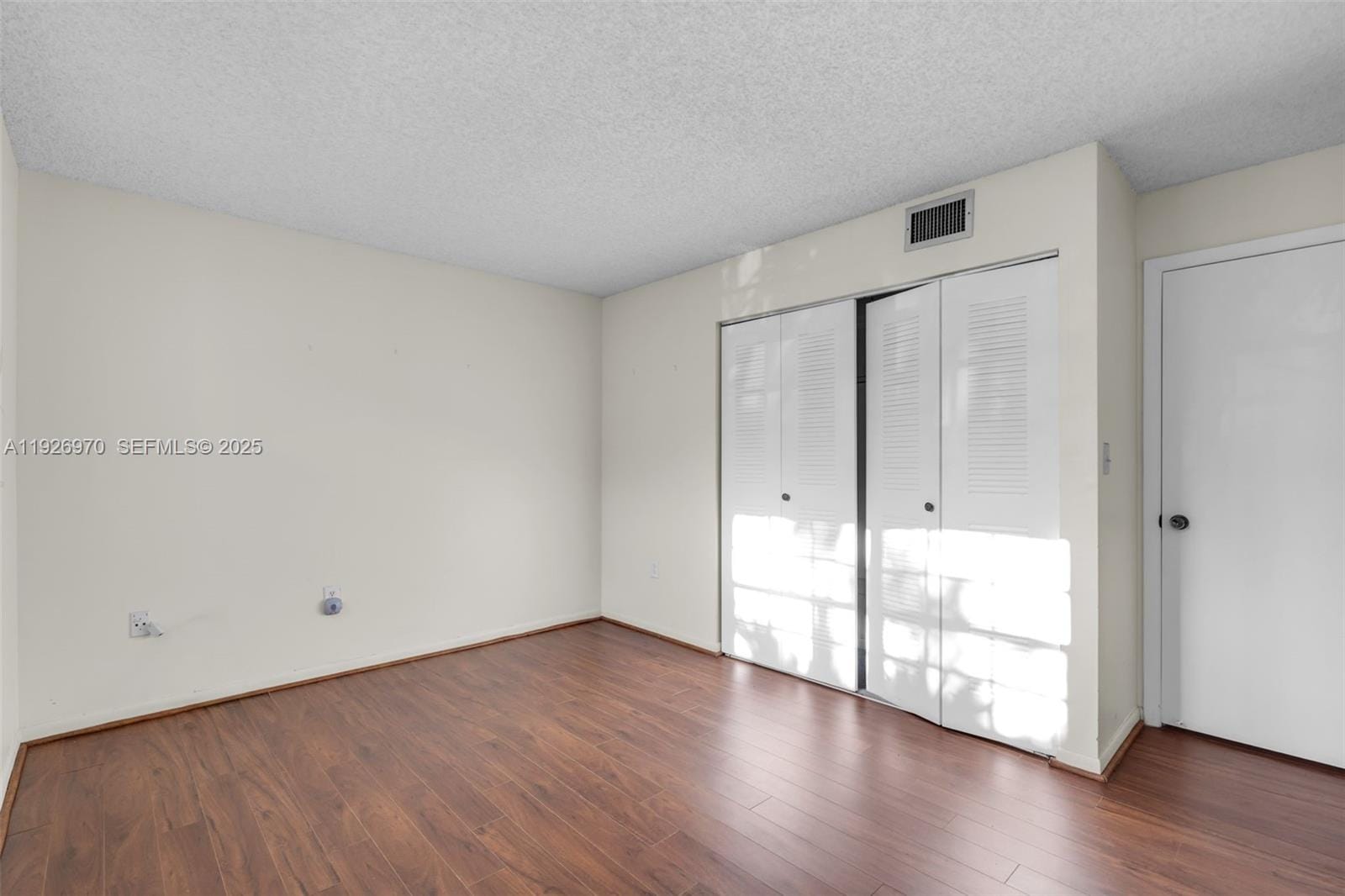 907 NE 199th Street 101, Miami, FL 33179 photo 17