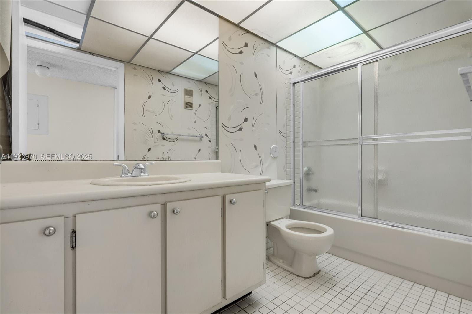 907 NE 199th Street 101, Miami, FL 33179 photo 18