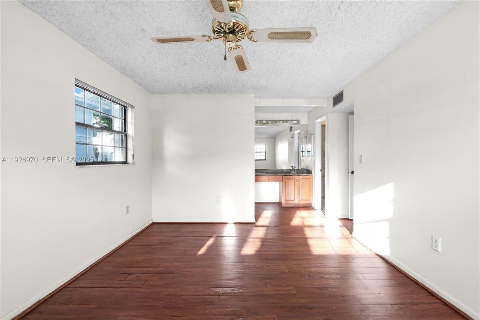 907 NE 199th Street 101, Miami, FL 33179 photo 22