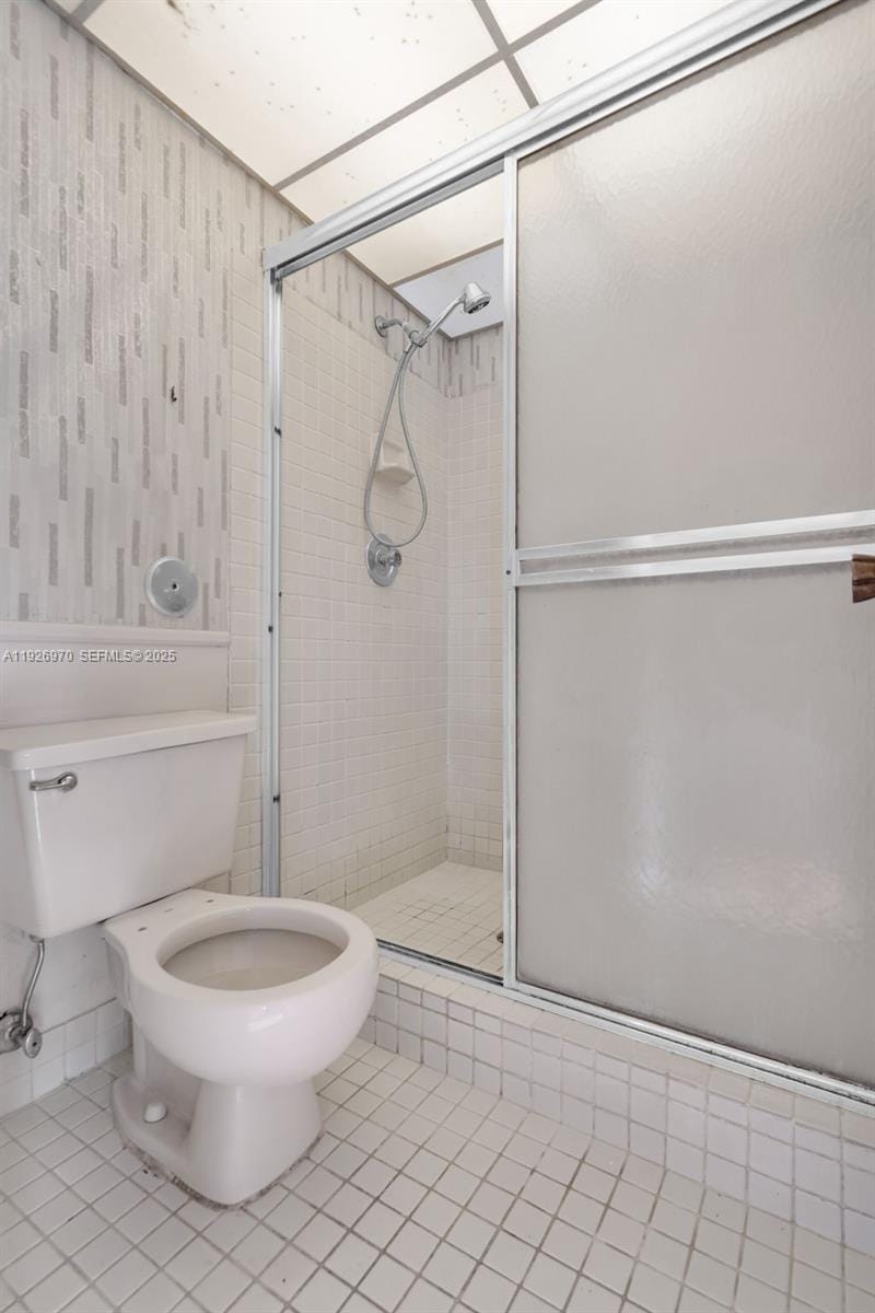 907 NE 199th Street 101, Miami, FL 33179 photo 24