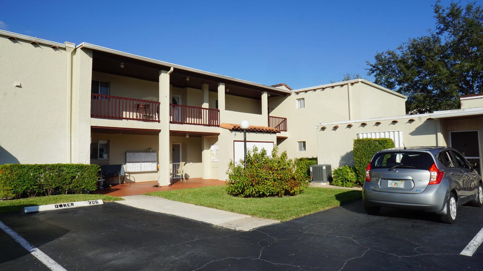 2601 Boundbrook Boulevard 206, Palm Springs, FL 33406 photo 2