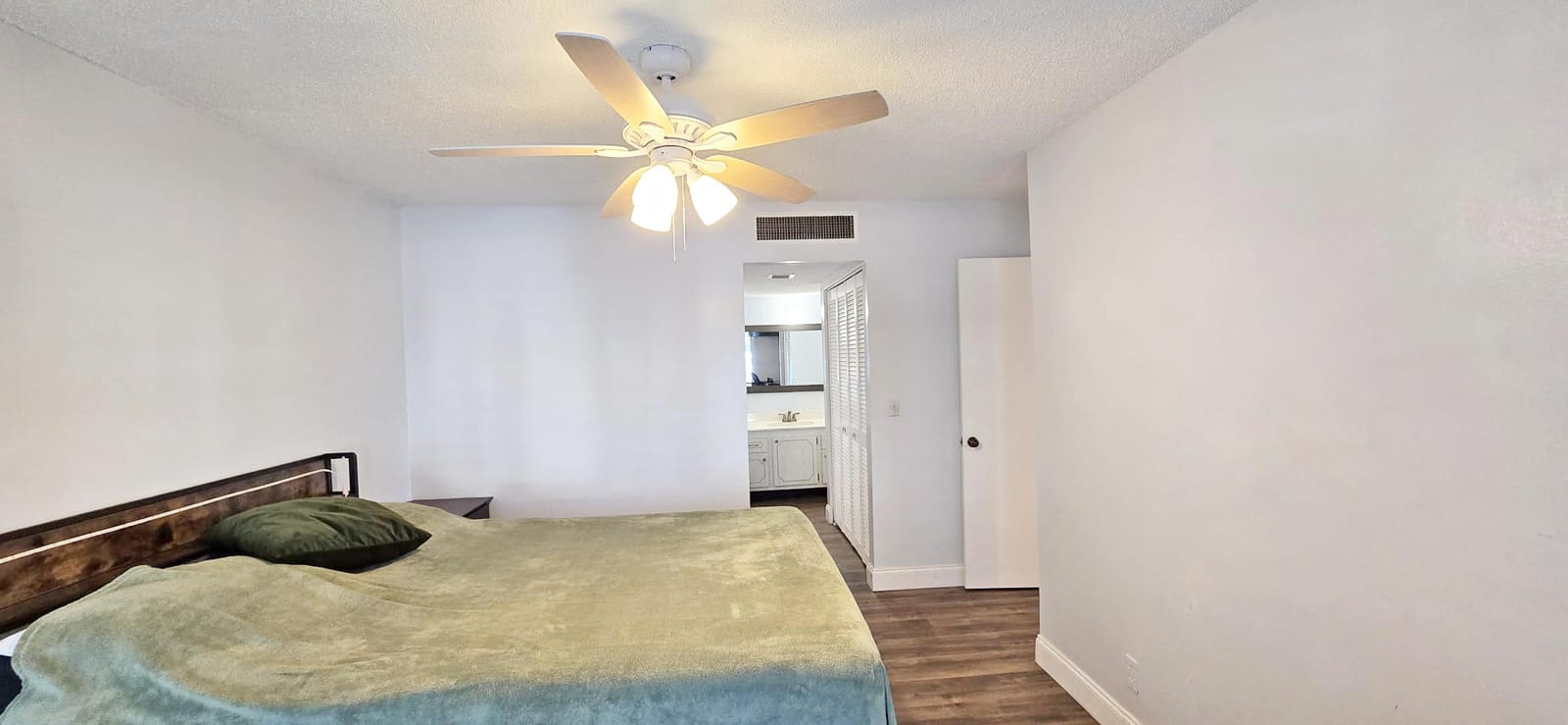 2601 Boundbrook Boulevard 206, Palm Springs, FL 33406 photo 13