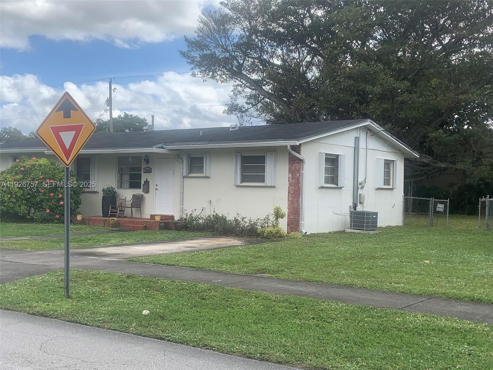1420 North Drive, Miami, FL 33179 photo 6