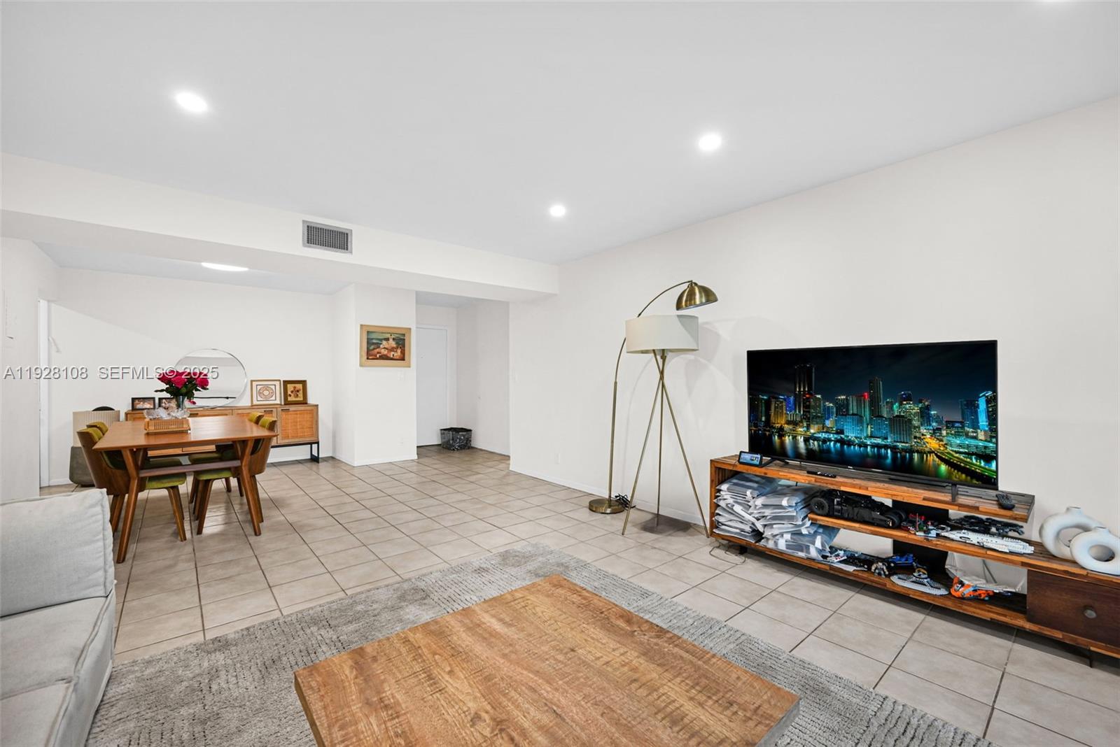 4020 N Hills Drive 29, Hollywood, FL 33021, Hollywood