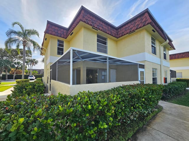 717 S Us Highway 1 808, sold in Villas On The Green Condo, Jupiter, FL