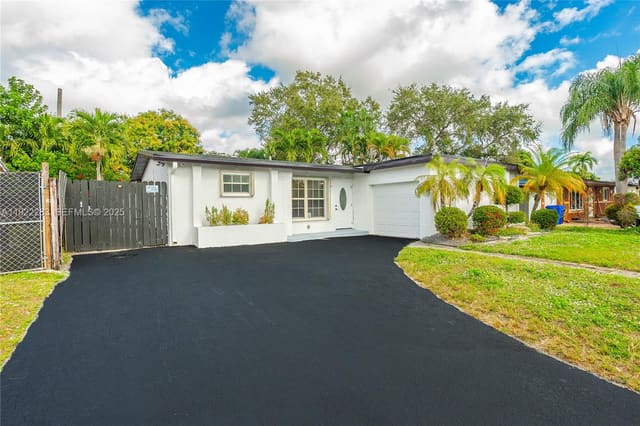 6321 Farragut Street, Hollywood, FL 33024