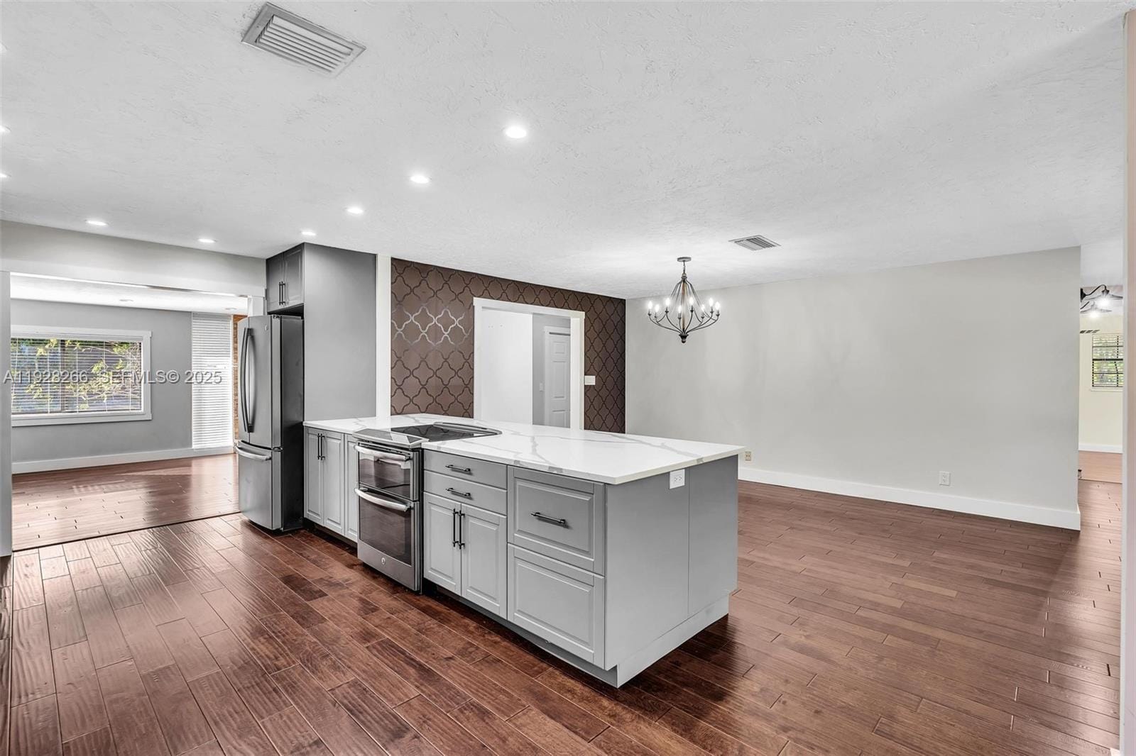 15120 Roberts Way — photo 9