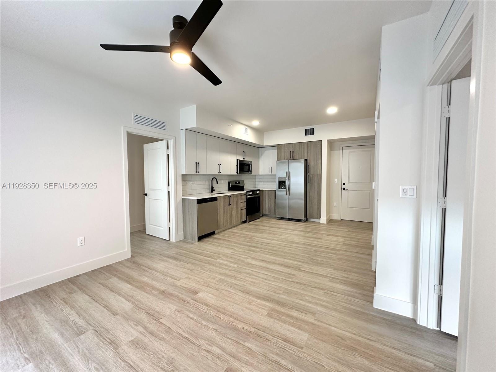 18412 Homestead Avenue 438 — photo 2