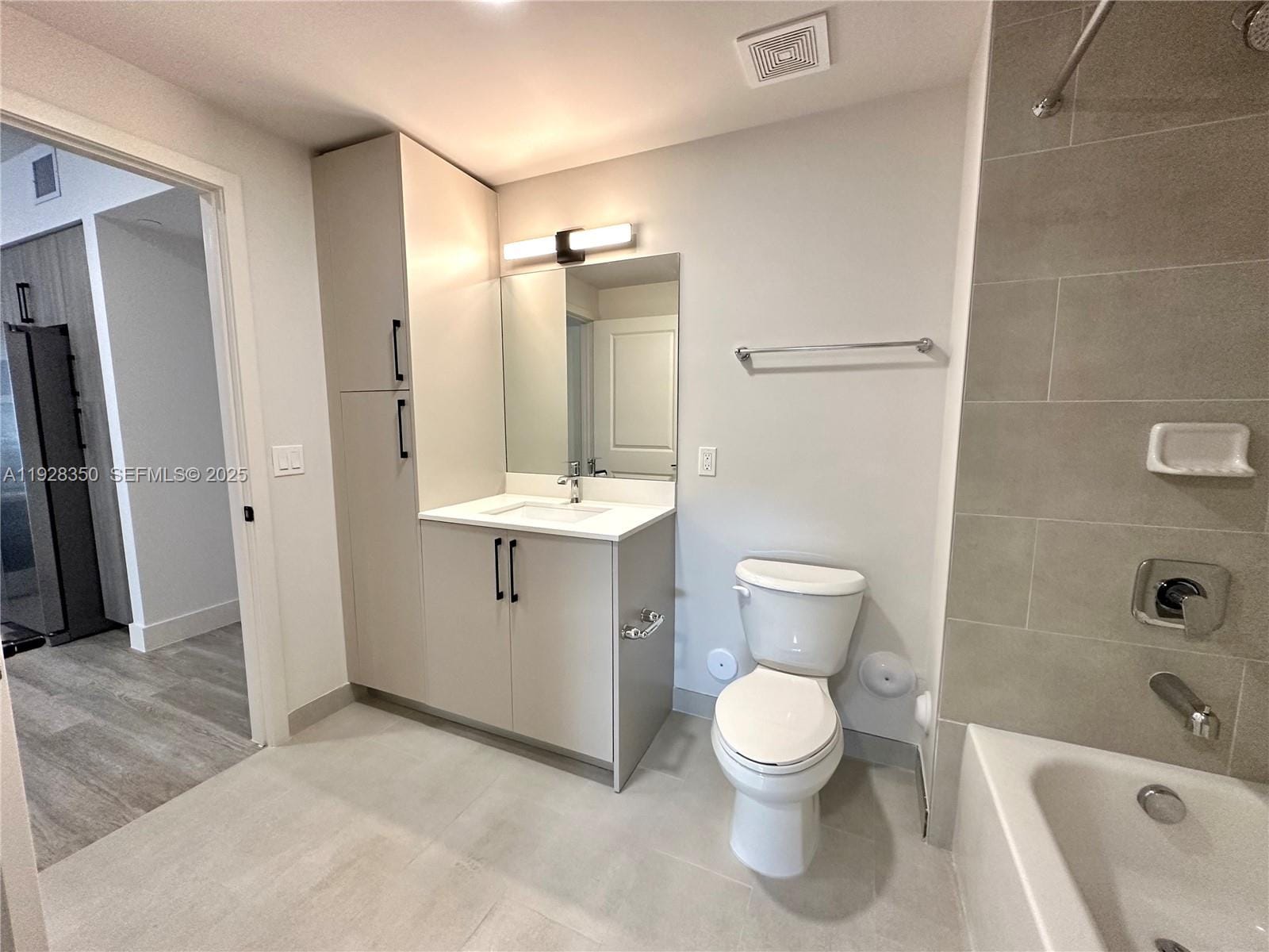 18412 Homestead Avenue 438 — photo 11