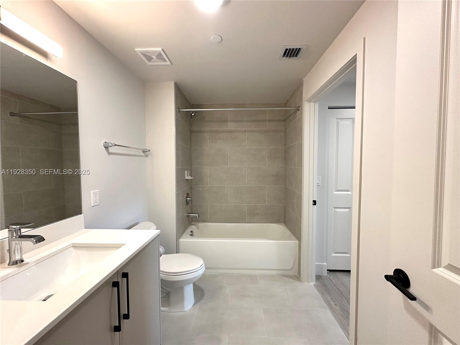 18412 Homestead Avenue 438 — photo 10