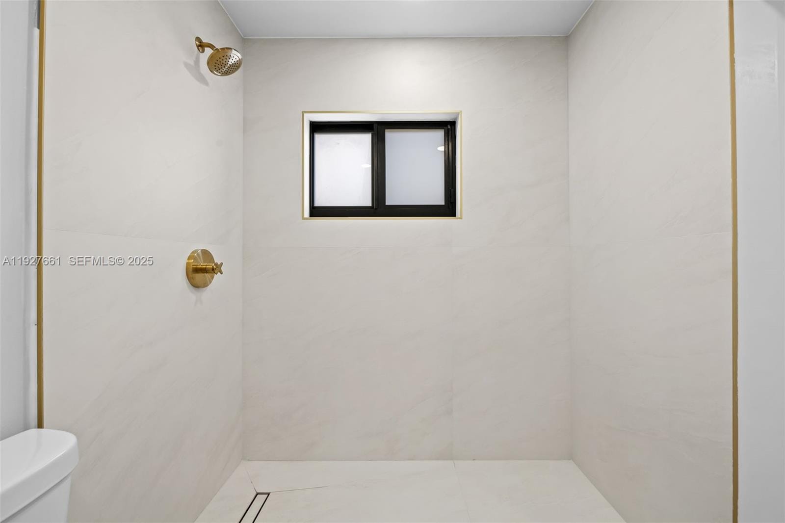 230 NE 43rd Street — photo 11
