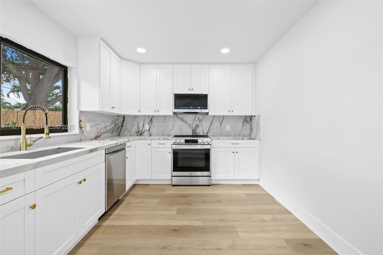 230 NE 43rd Street — photo 8