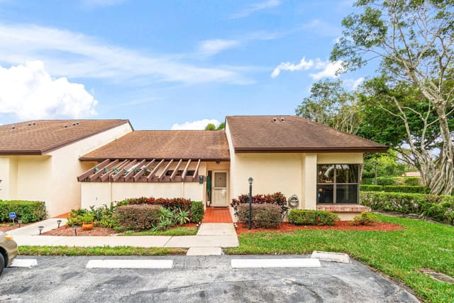 3742 English Lane D, sold in Willow Bend, Lake Worth, FL