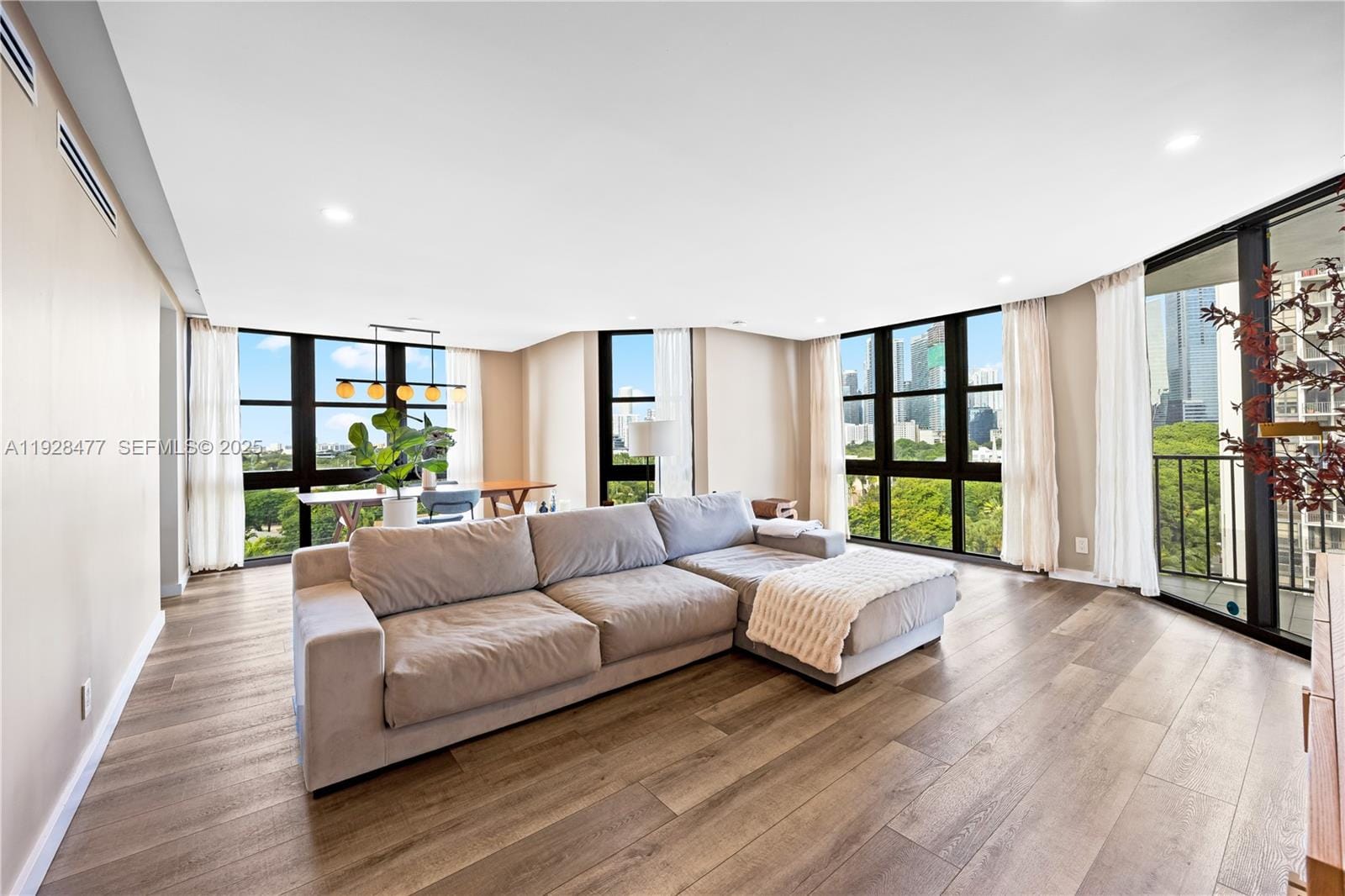 1915 Brickell Avenue 1001, Miami, FL 33129 photo 2
