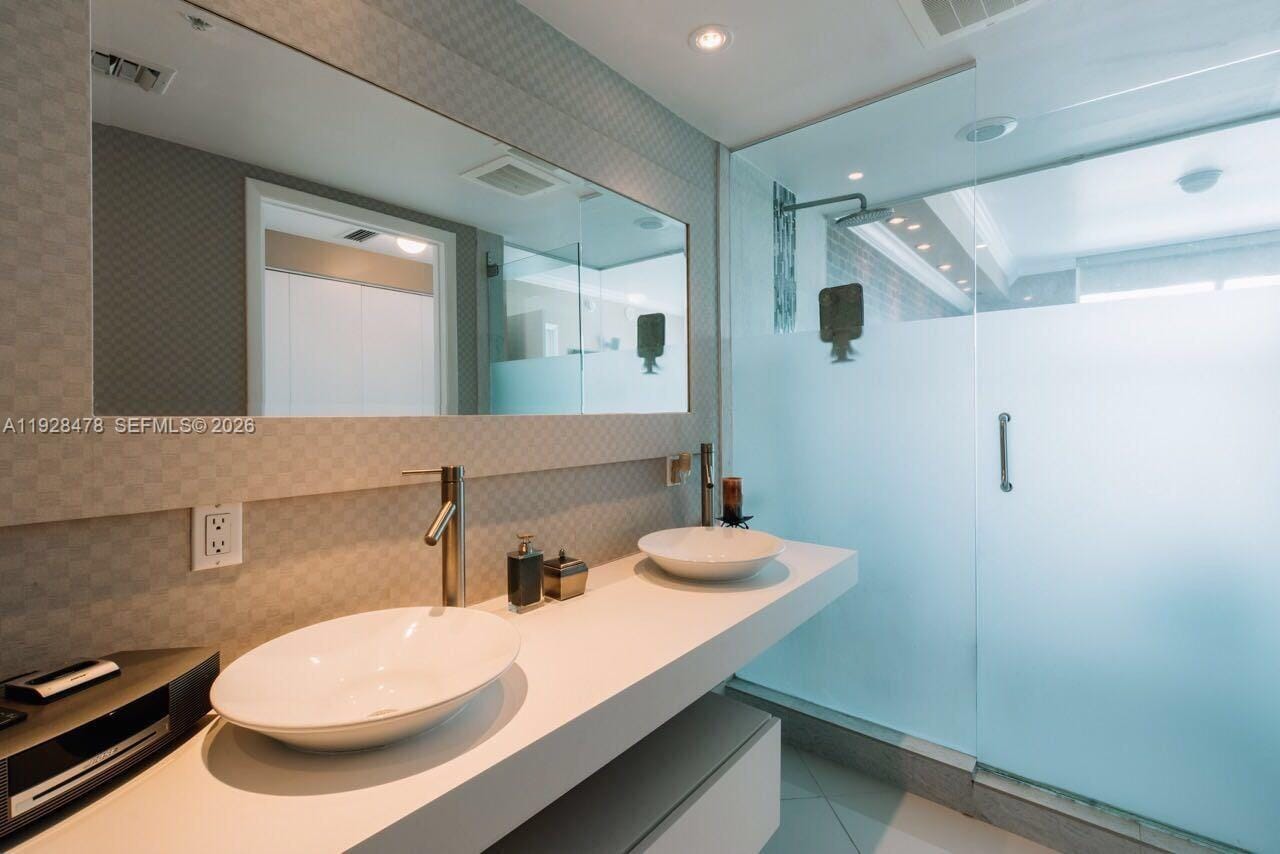 92 SW 3rd Street 1512, Miami, FL 33130 photo 11