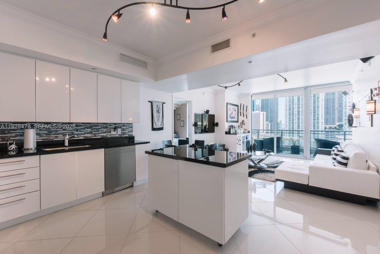 92 SW 3rd Street 1512, Miami, FL 33130 photo 4