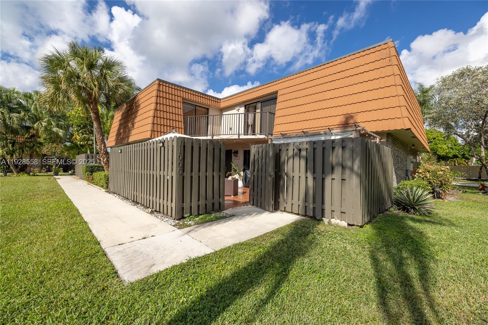11006 N Harmony Lake Circle, Davie, FL 33324, Davie