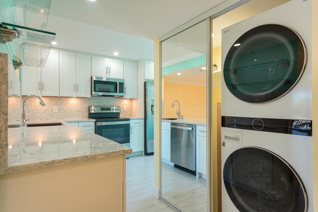 240 Captains Walk 5120 — photo 12