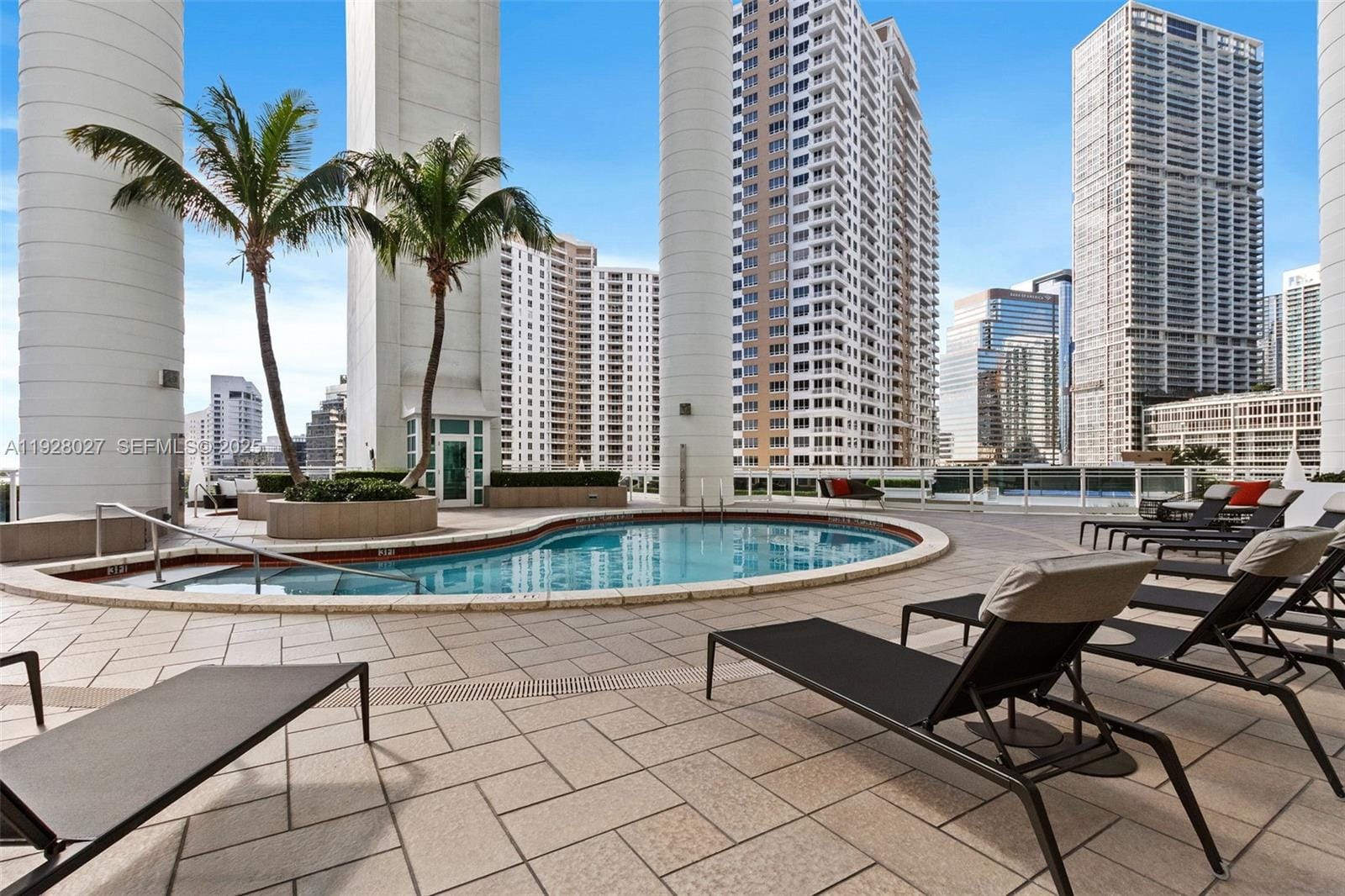900 Brickell Key Boulevard 2002, Miami, FL 33131 photo 17