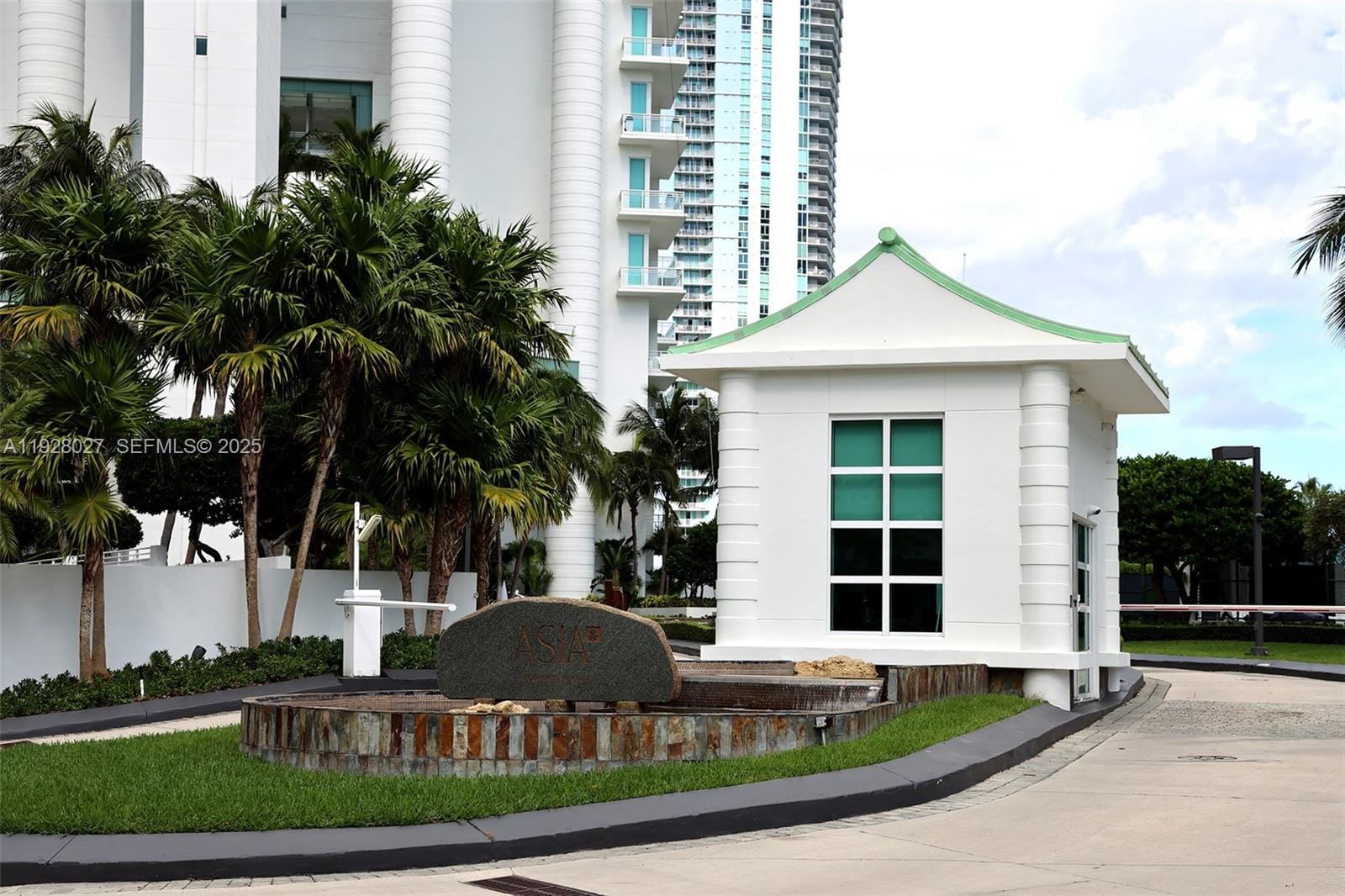 900 Brickell Key Boulevard 2002, Miami, FL 33131 photo 22