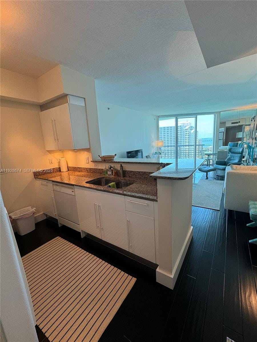 335 S Biscayne Boulevard 2403 — photo 4