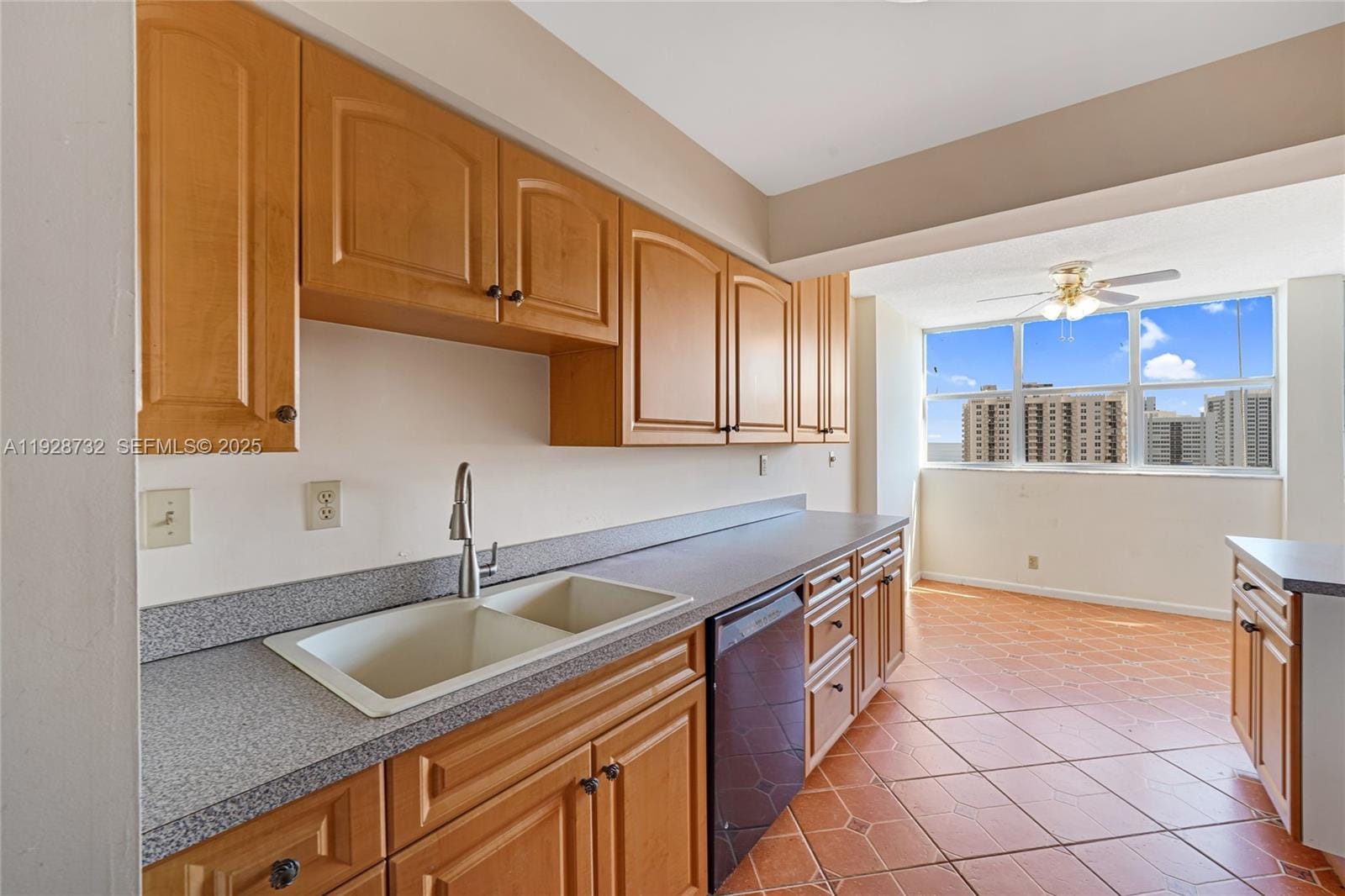 100 Golden Isles Drive PH 6, Hallandale Beach, FL 33009 photo 18