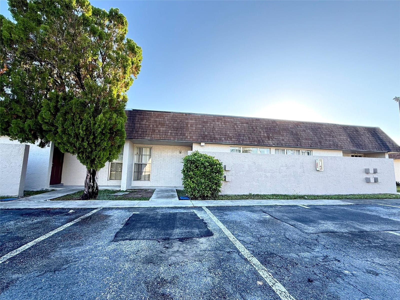 812 SW 73 Avenue 8, North Lauderdale, FL 33068