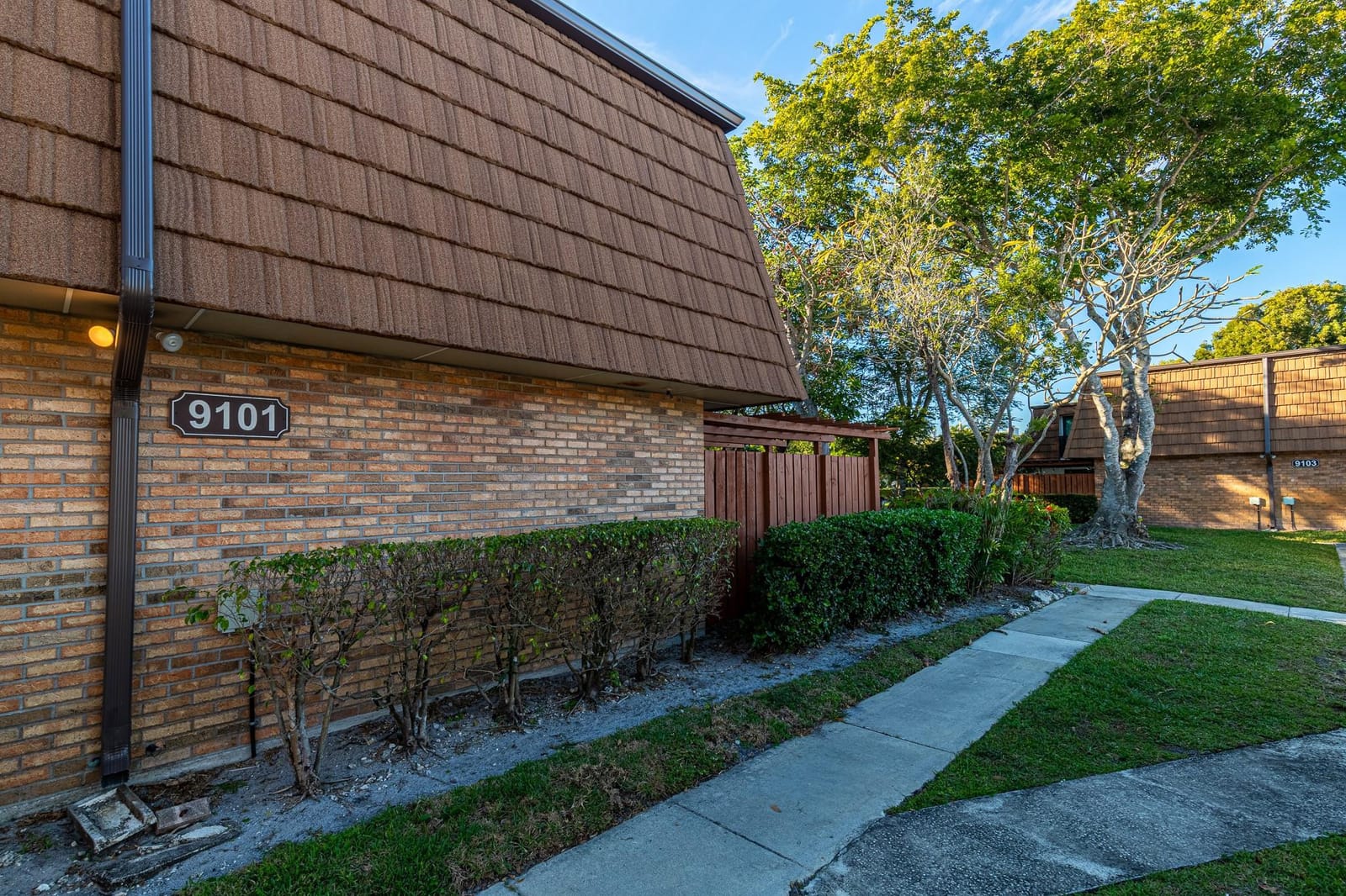 9101 SW 19th Place B — photo 3