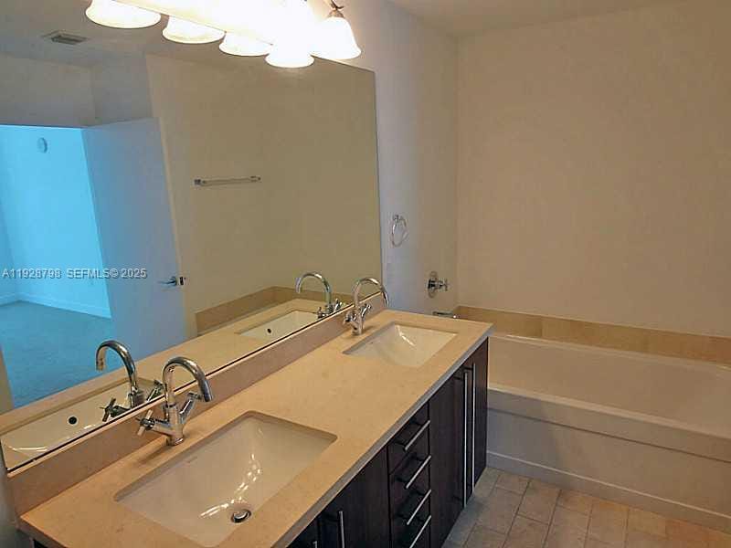 1111 SW 1st Avenue 1123N — photo 11