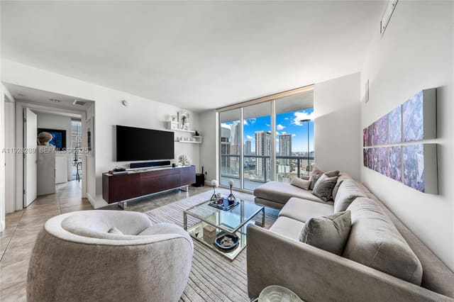 50 Biscayne Boulevard 3311, Miami, FL 33132