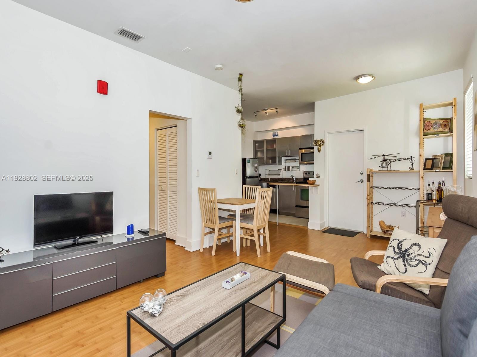 1000 Meridian Avenue 15 — photo 3