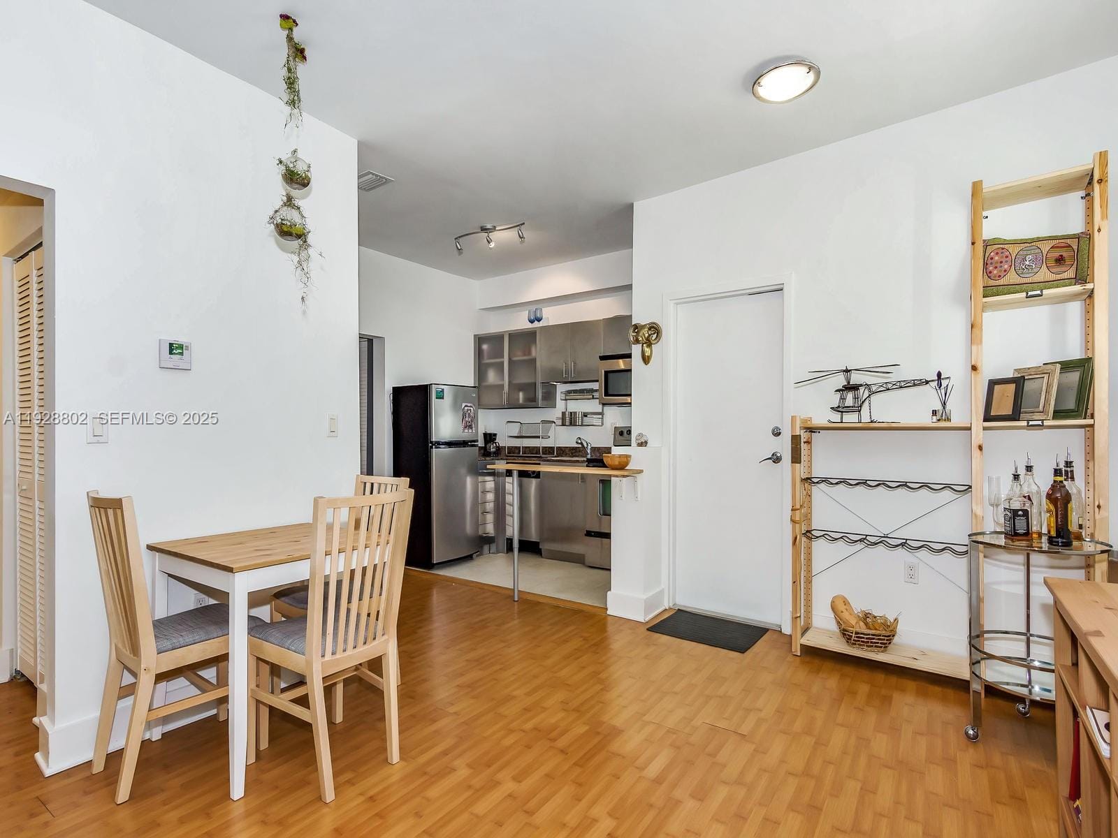 1000 Meridian Avenue 15 — photo 9