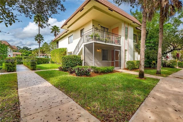409 Lakeview Drive 101, sold in Racquet Club Apts At Bona, Weston, FL