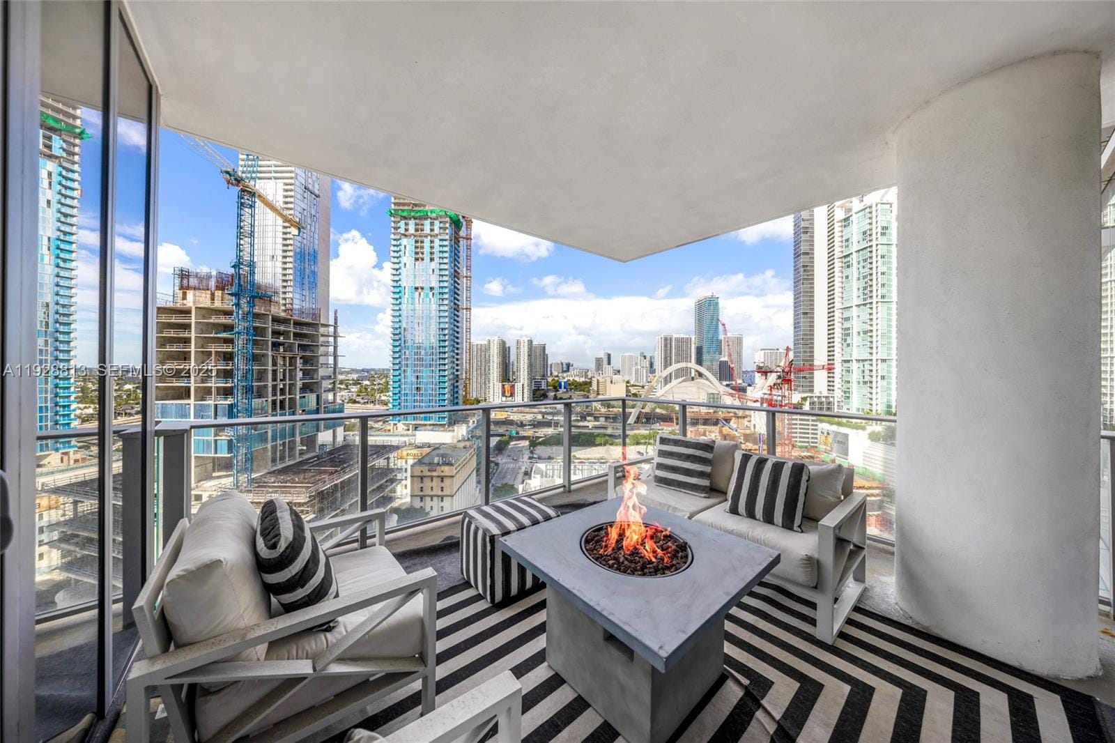 851 NE 1st Avenue 1700, Miami, FL 33132 photo 2