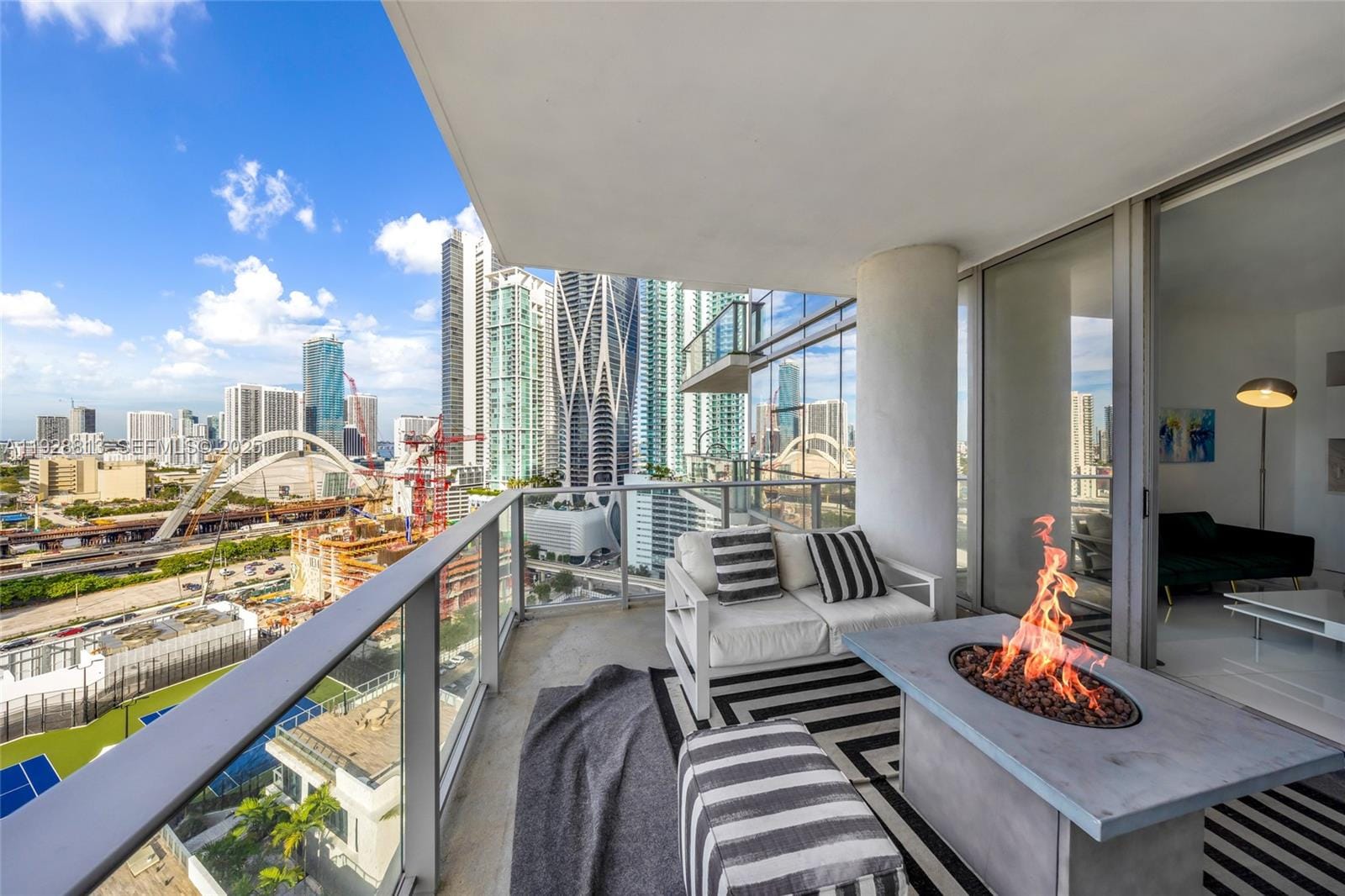 851 NE 1st Avenue 1700, Miami, FL 33132 photo 3