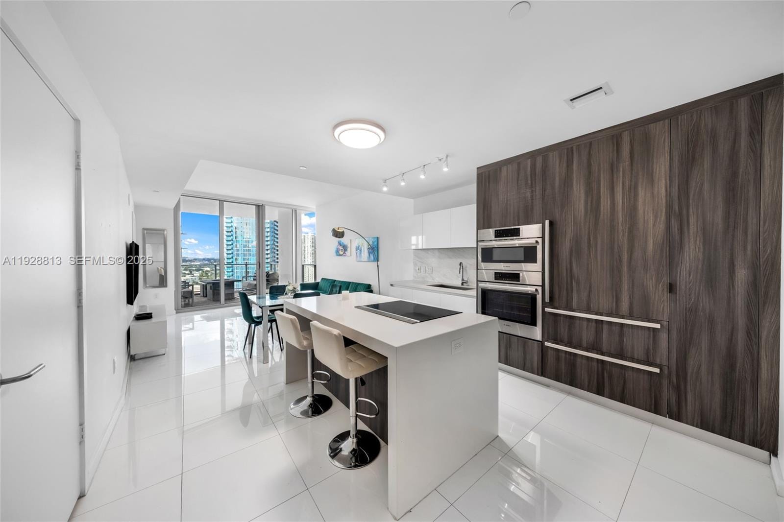 851 NE 1st Avenue 1700, Miami, FL 33132 photo 5