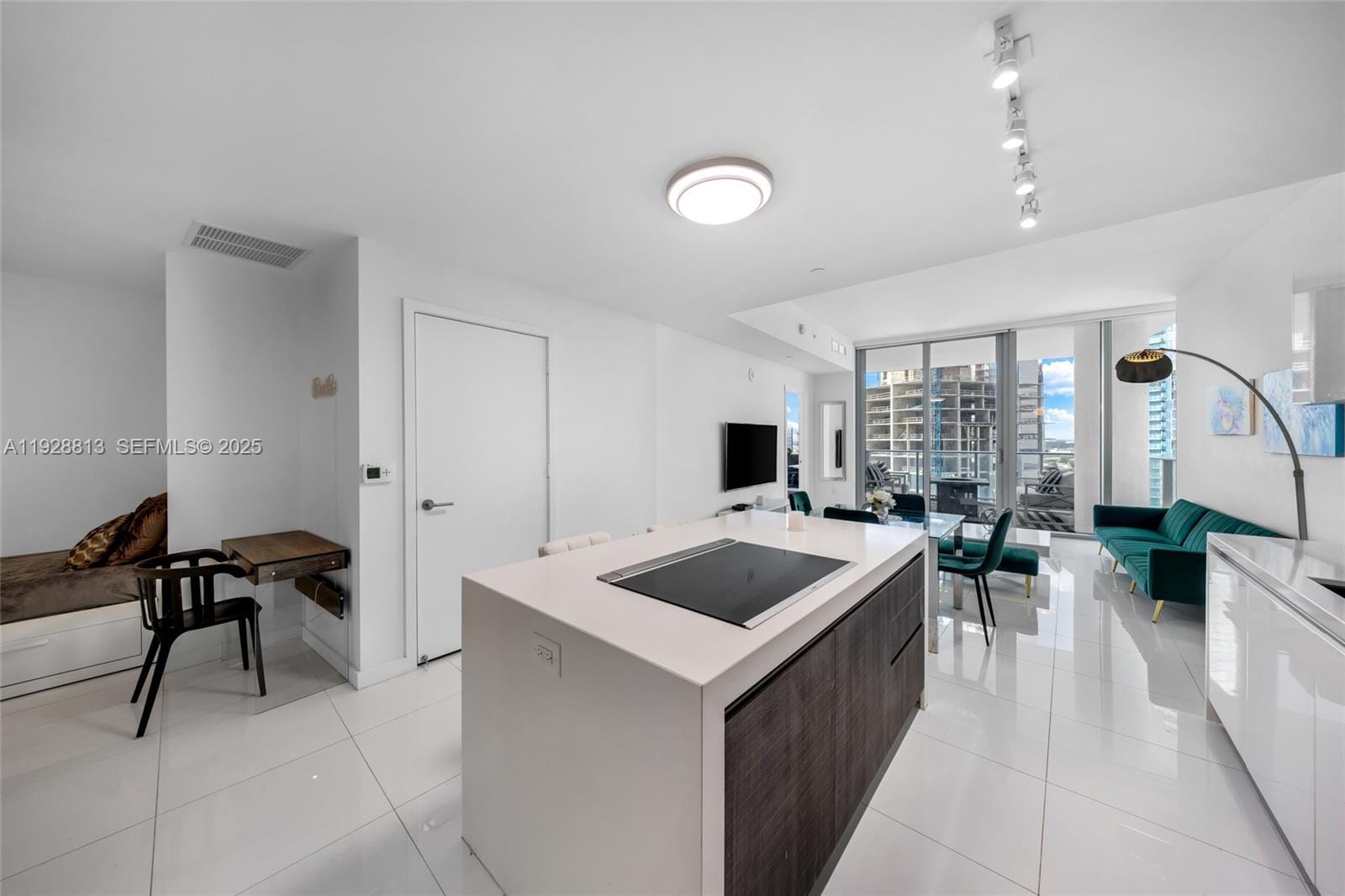 851 NE 1st Avenue 1700, Miami, FL 33132 photo 6