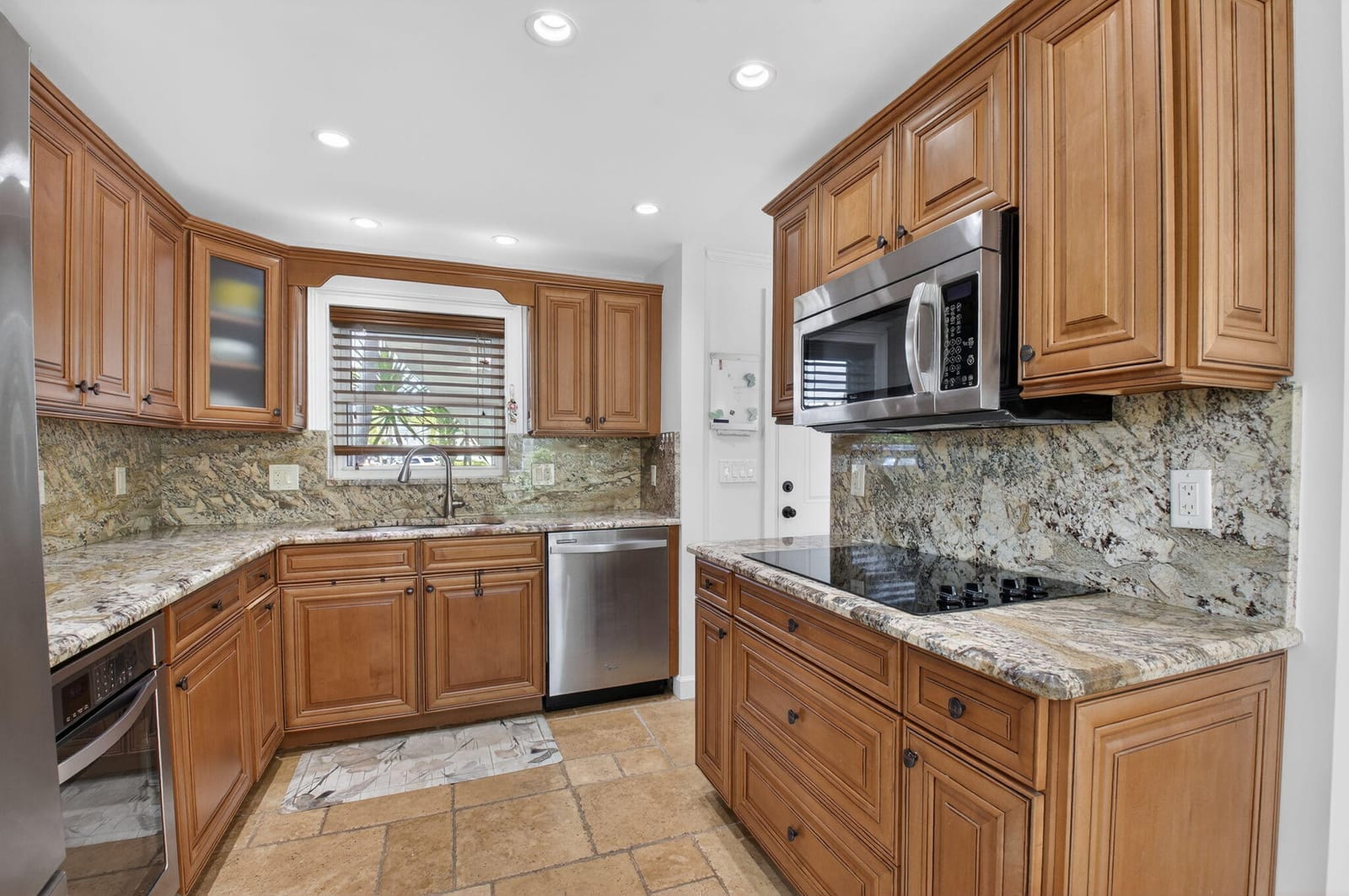 711 NE Harbour Terrace 3120 — photo 4