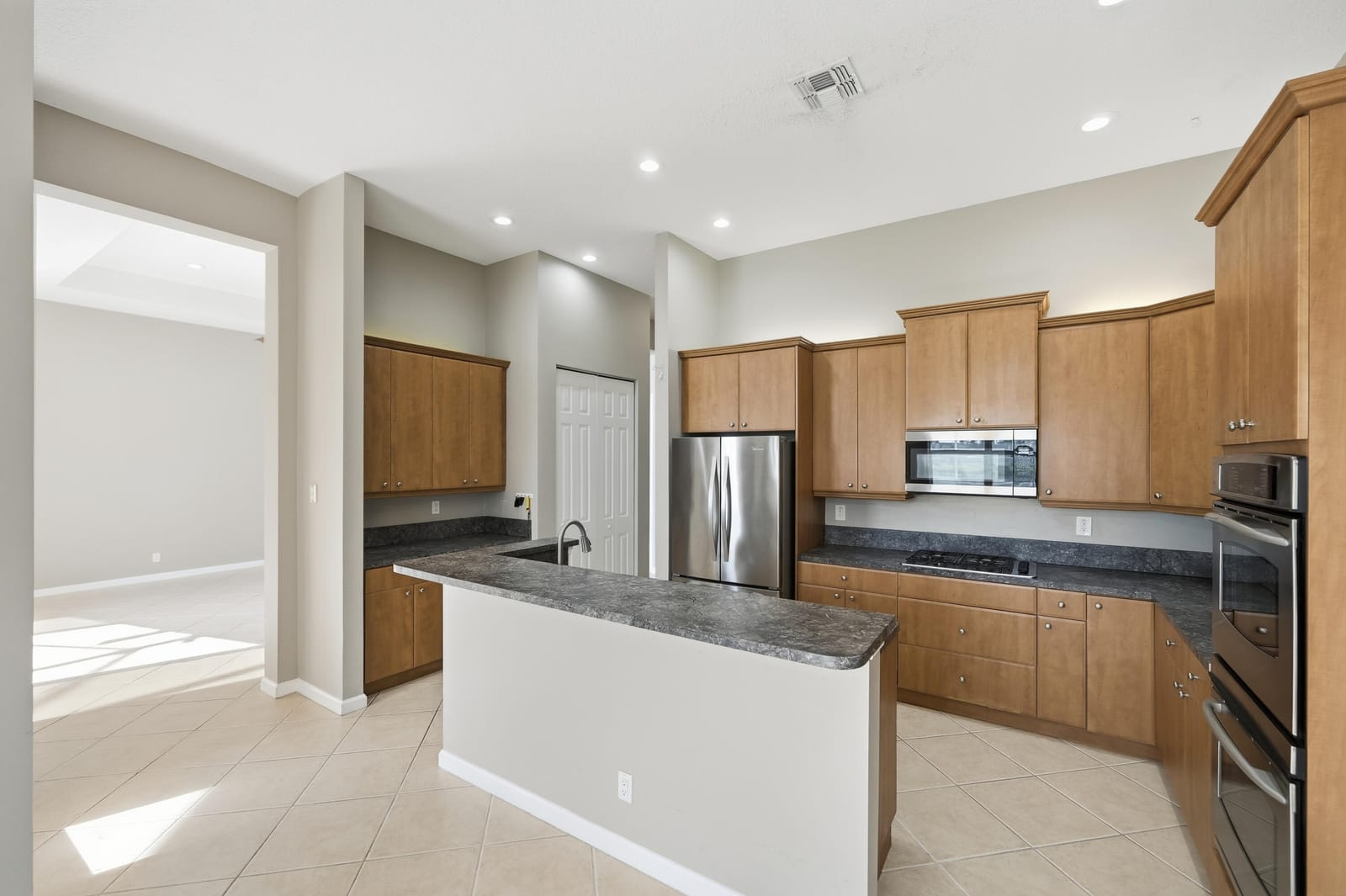 125 NW Madison Court — photo 11