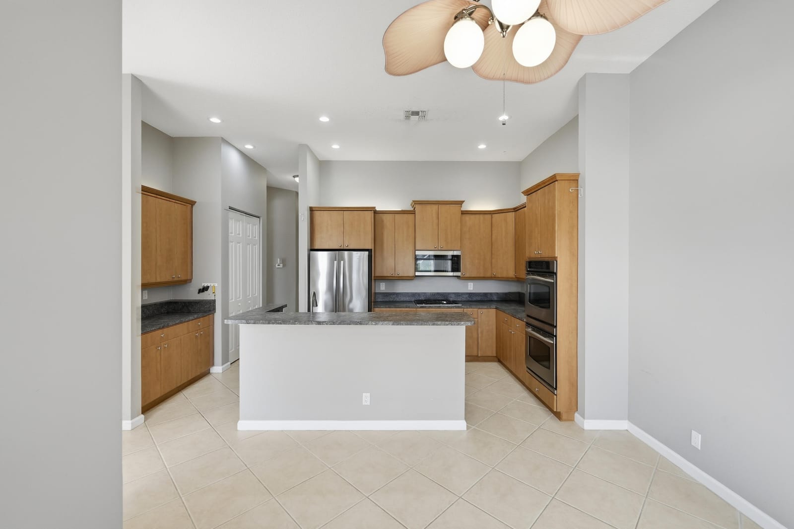 125 NW Madison Court — photo 12