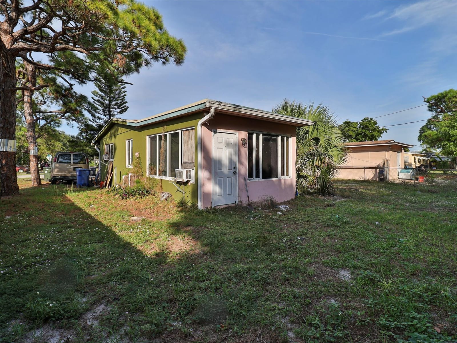 2540 SW 5th Street — photo 3